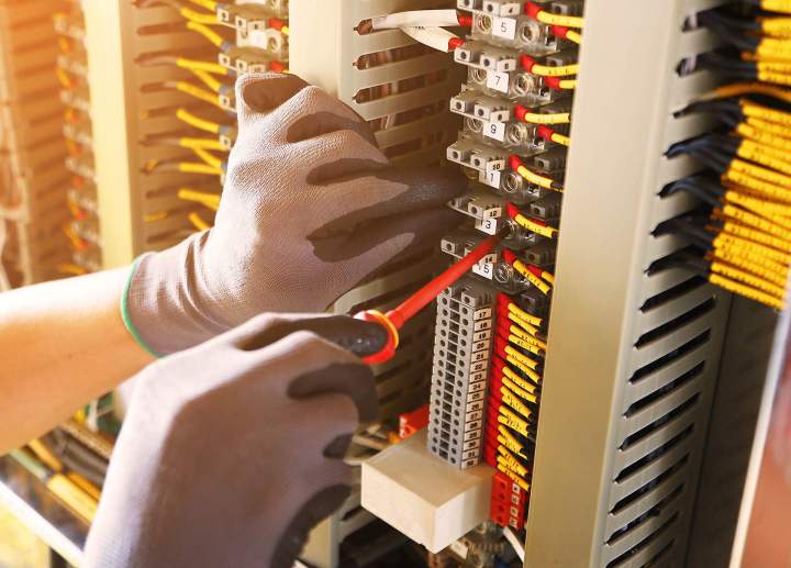 Installation de panneaux électrique Montréal